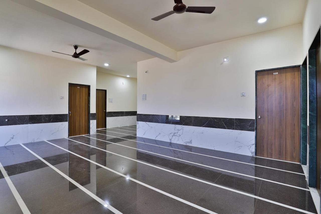 Spot On 37366 Hotel Mahalaxmi Dwārka Extérieur photo